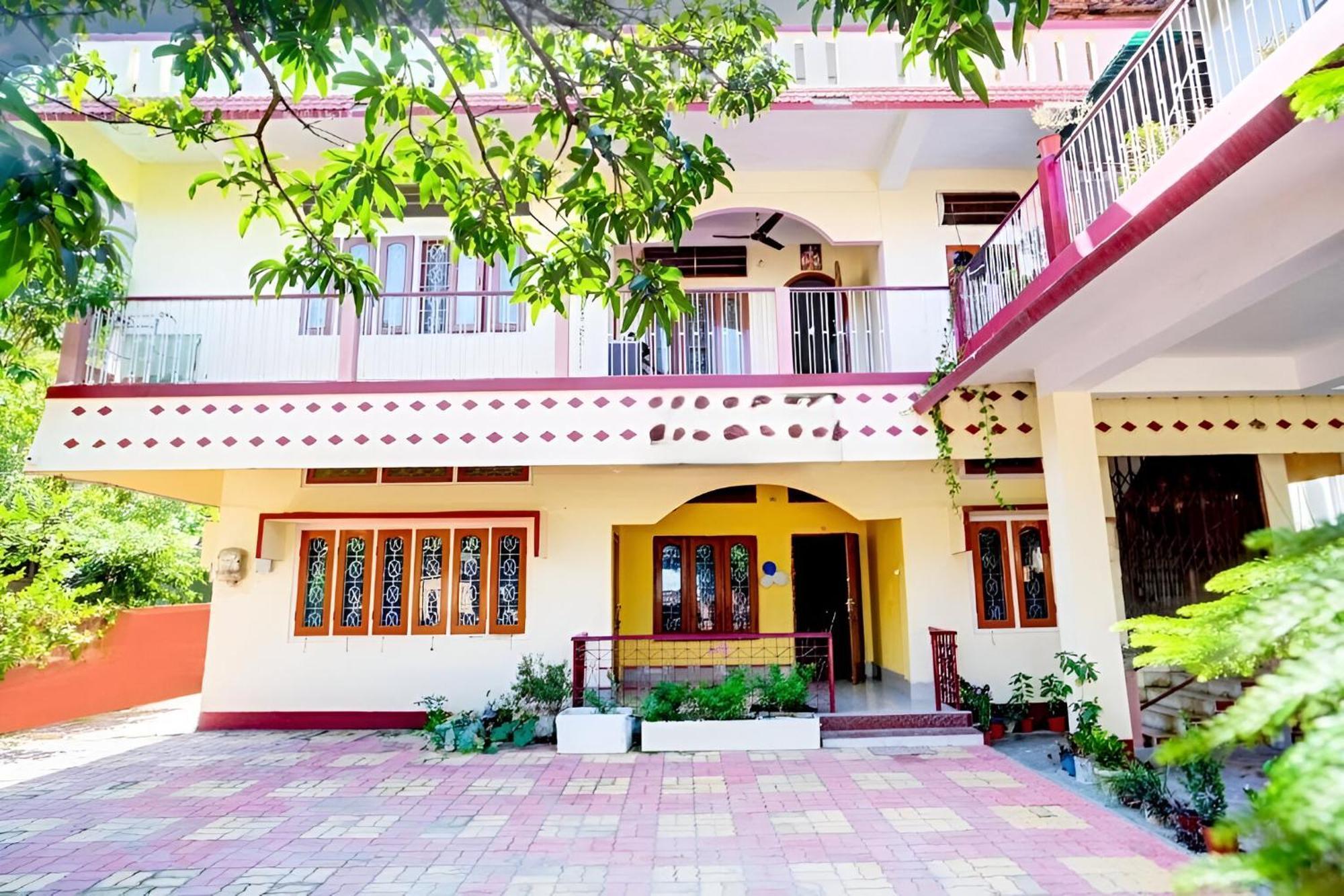 Capital Heritage Homestay Guwahati Esterno foto